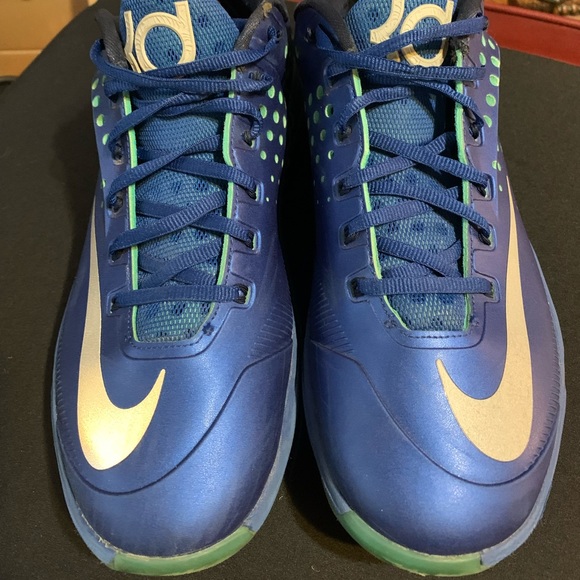 Shoes - Picture 2 of 7